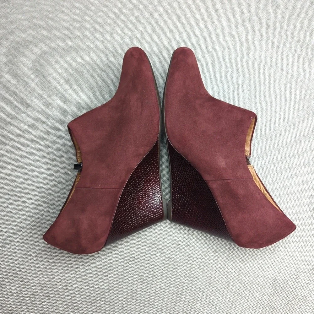 Clarks Purity Frost Women Burgundy Suede Wedge Booties Ankle Boots Zip Closure 8